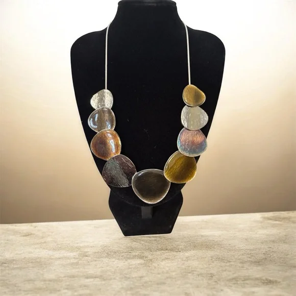 Elegant Multicolor Fashion Necklace - Picture 2 of 2